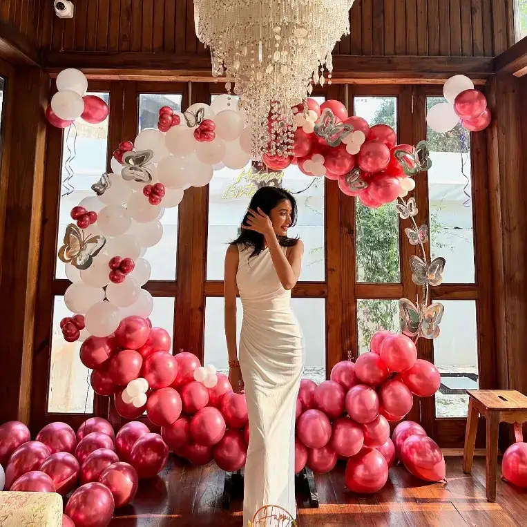 Trendy Rose Gold Birthday Decor